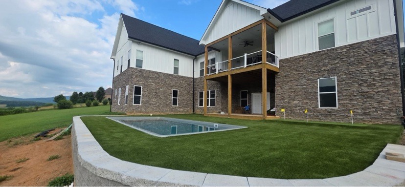 Poolside turf — after | S & J Synthetic Turf